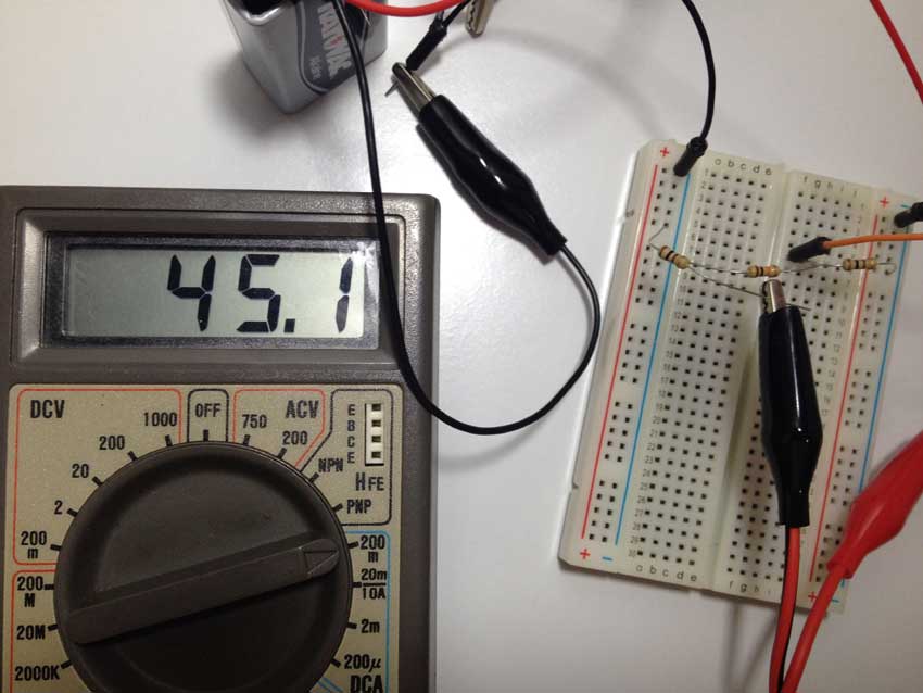 Eletrônica - Medindo corrente em R2 com o amperímetro