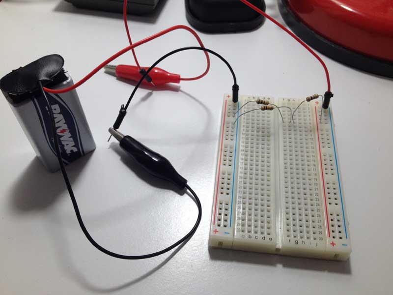 Medindo corrente elétrica - circuito na breadboard